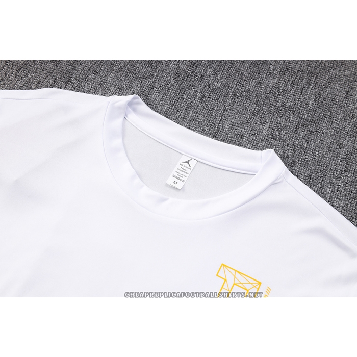 Tracksuit
 Paris Saint-Germain Jordan 2023-2024 Short Sleeve
 White
 - Shorts
